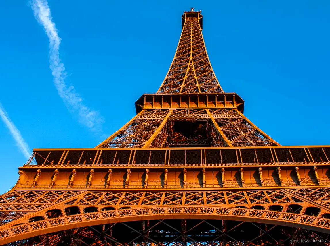 Skyline di Parigi dal secondo piano della Torre Eiffel dopo la salita a piedi