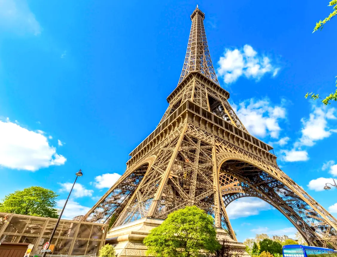 Experiência do combo de bilhetes da Torre Eiffel e cruzeiro no Sena em Paris