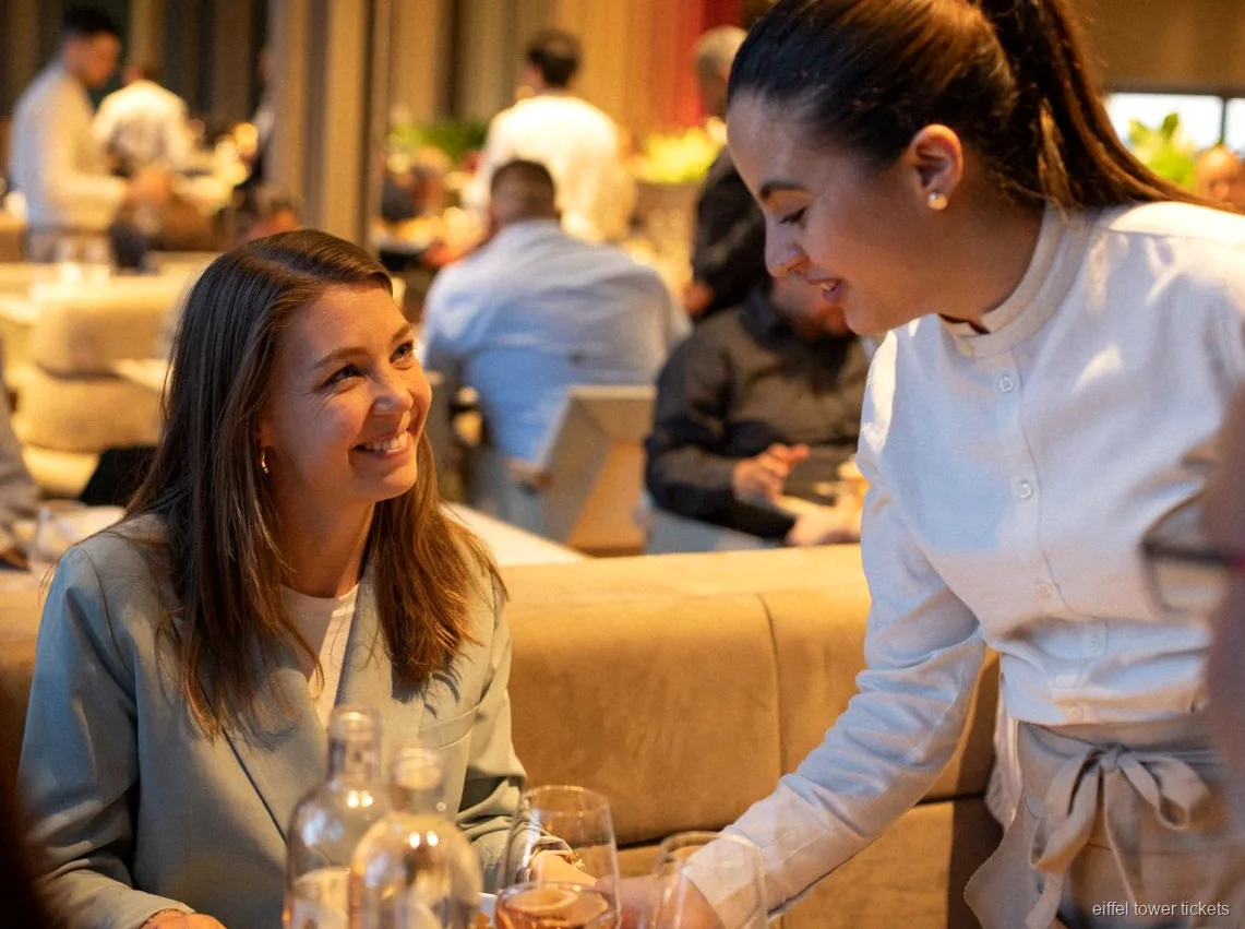Dîner Tour Eiffel dans l'espace Cœur Brasserie