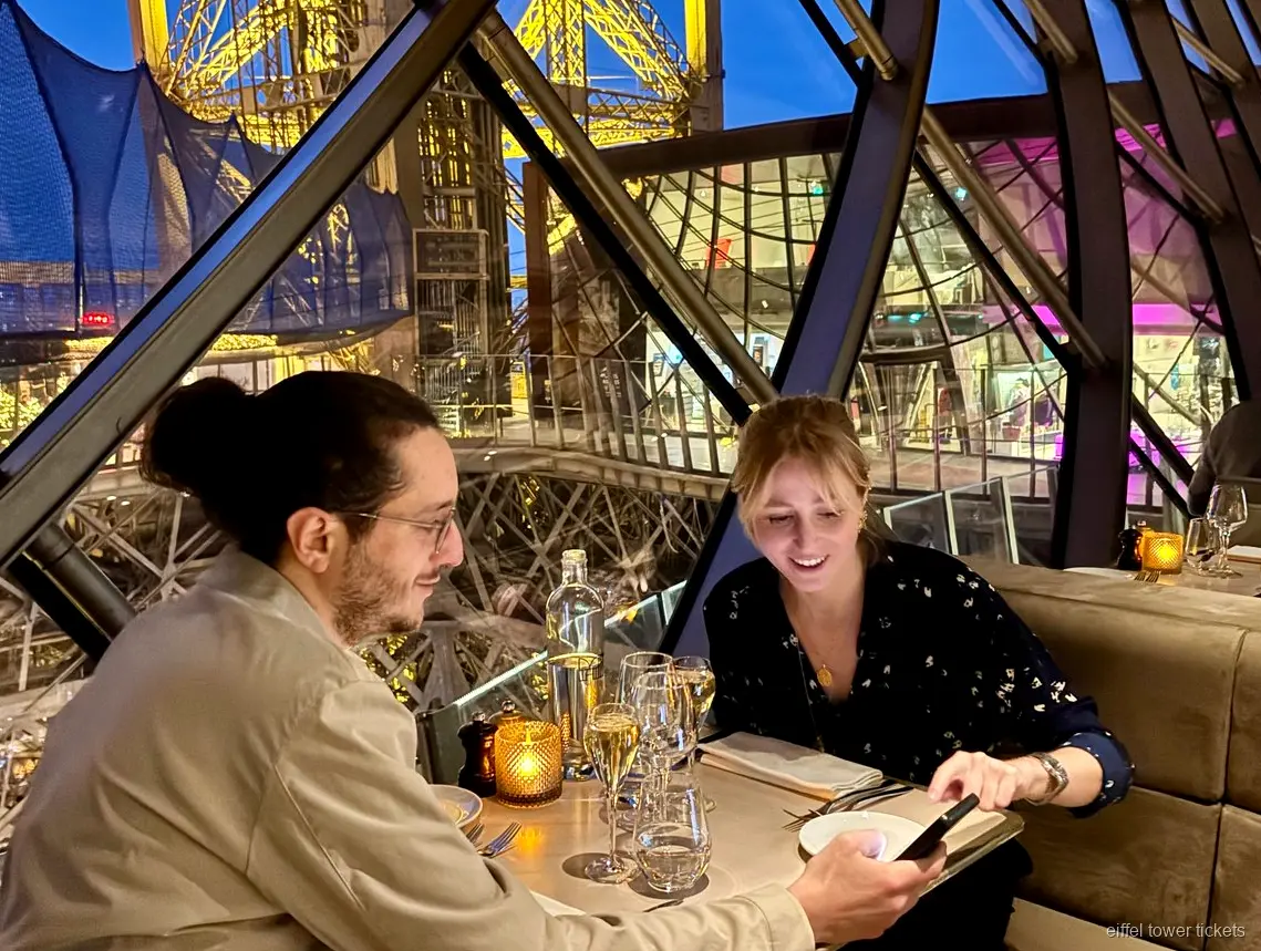 Entrades de sopar a la Torre Eiffel: taula amb vista a Madame Brasserie