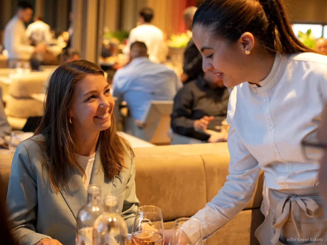 Middag i Eiffeltornet i Coeur Brasserie-delen